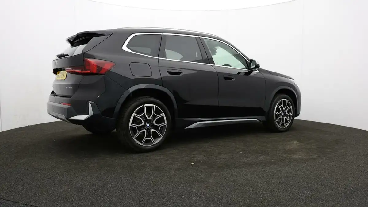 2022-bmw-x1-15-sdrive20i-xline-big-32