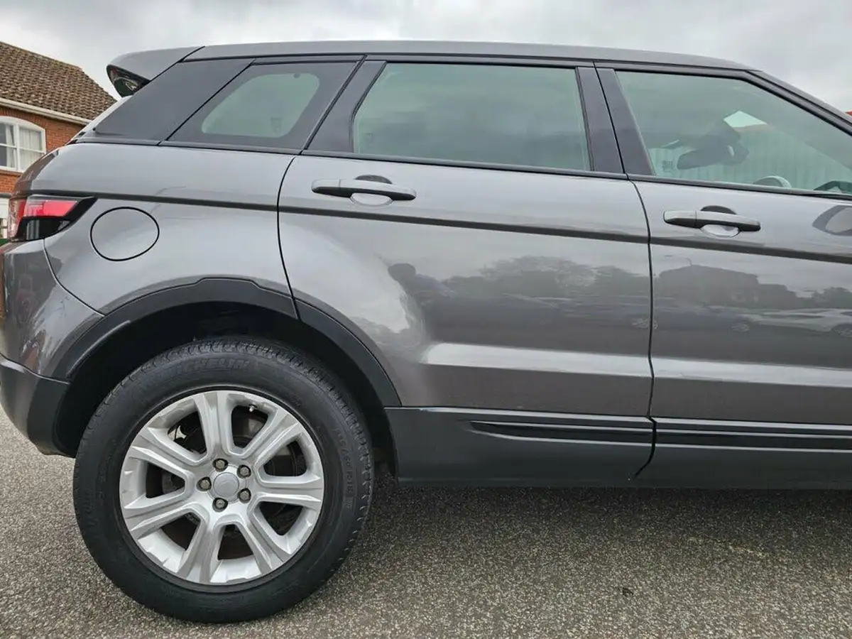 2018-land-rover-range-rover-evoque-20td4-se-tech-hatchback-5d-auto-big-47