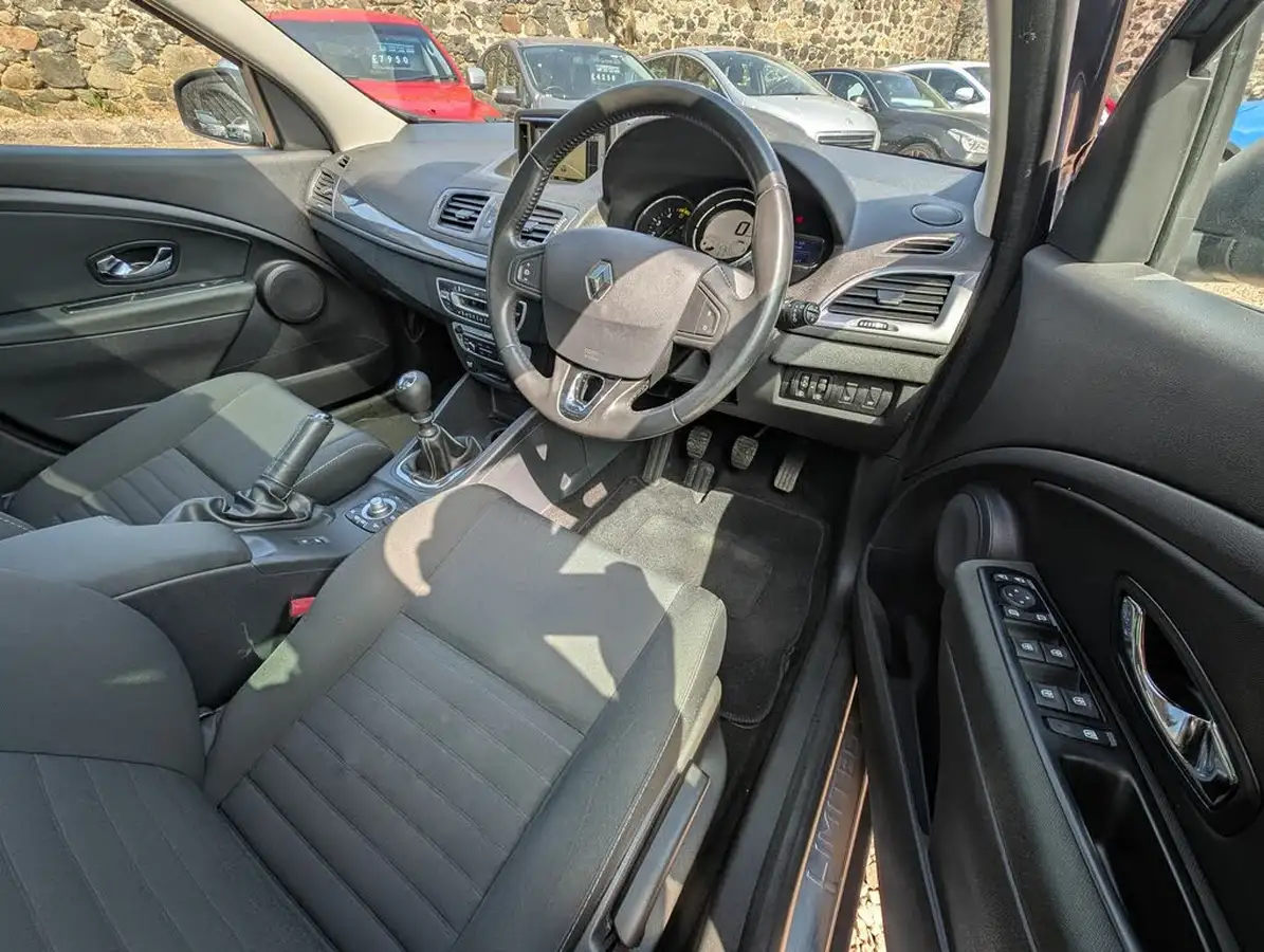 2015-renault-megane-15td-limited-big-6