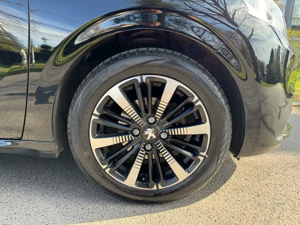 2018-peugeot-208-12-puretech-allure-premium-ss-big-26