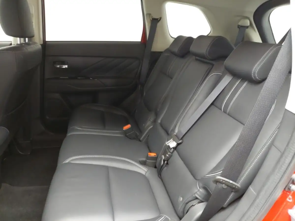 2018-mitsubishi-outlander-22di-d-4-big-5