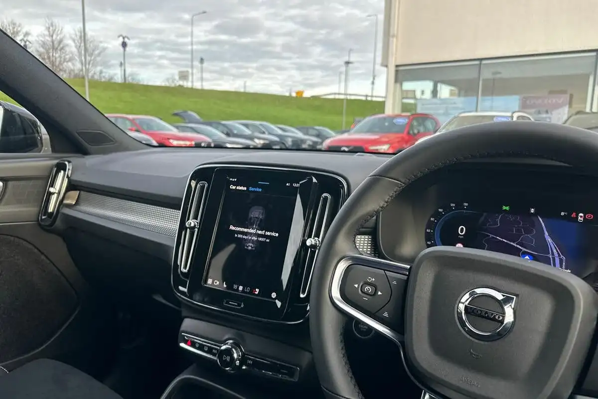 2024-volvo-xc40-20-b3-plus-big-38