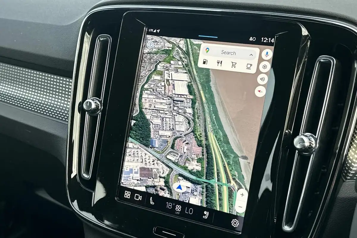 2024-volvo-xc40-20-b3-plus-big-14