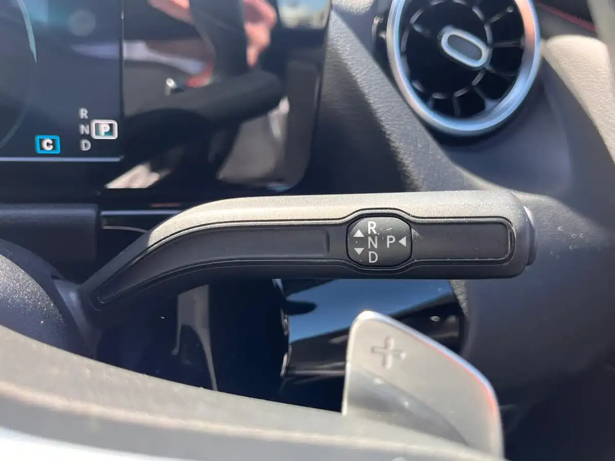 2021-mercedes-benz-gla-class-13-gla-200-amg-line-big-22