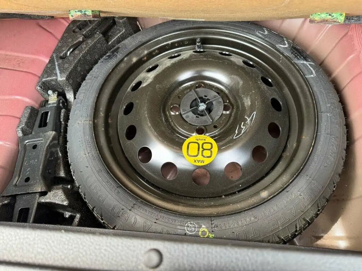 2011-nissan-note-14-n-tec-big-7
