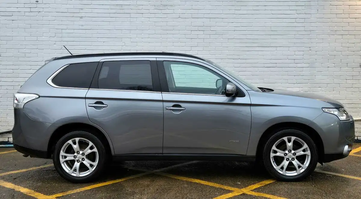 2013-mitsubishi-outlander-22di-d-gx4-big-33