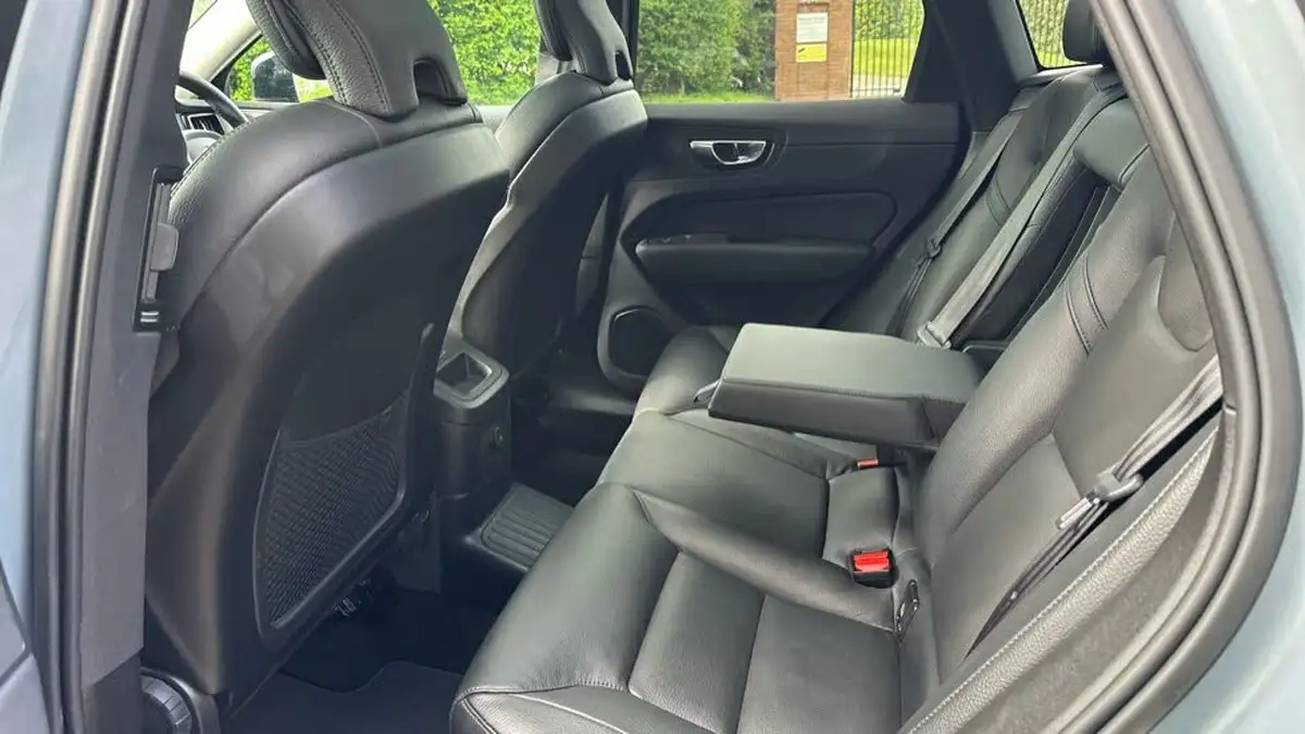 2024-volvo-xc60-20-b5-plus-big-29