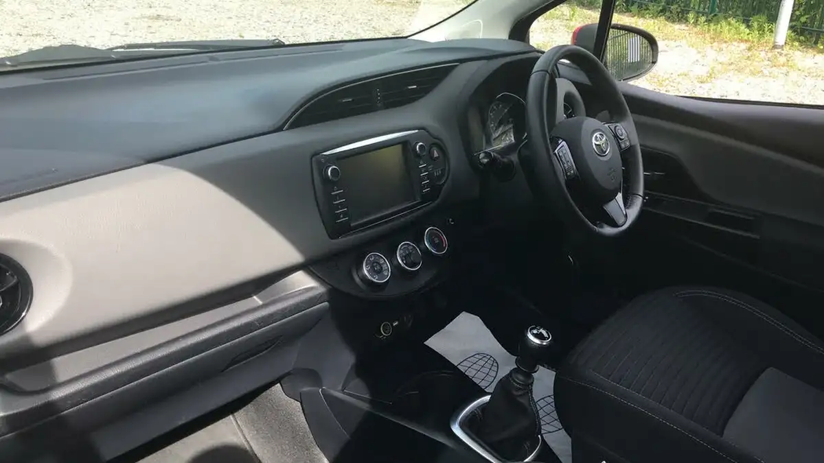 2018-toyota-yaris-15-vvt-i-icon-tech-111bhp-1496cc-big-9