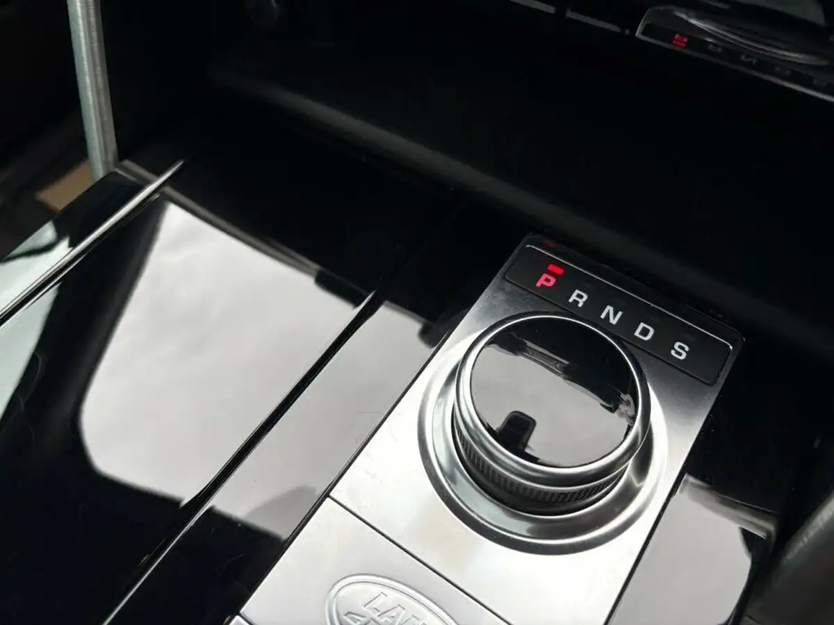 2019-land-rover-discovery-30-sd6-commercial-hse-big-14