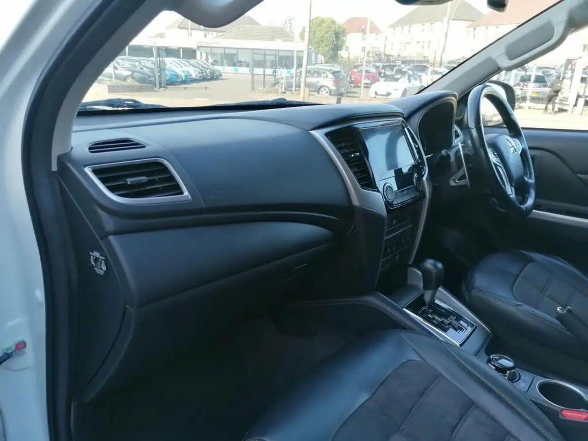 2020-mitsubishi-l200-22di-d-barbarian-x-big-12