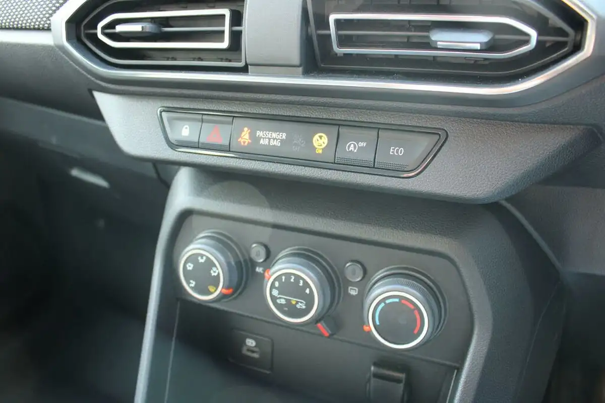 2022-dacia-sandero-10-tce-comfort-90bhp-big-27