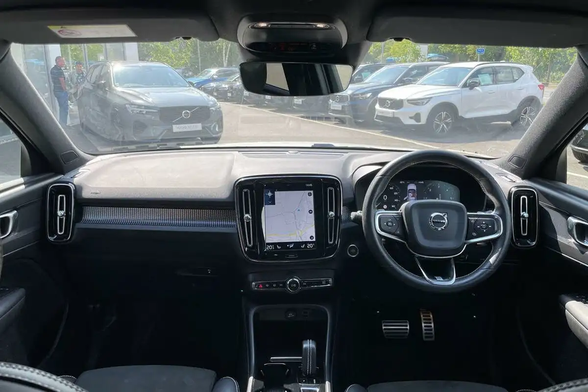 2019-volvo-xc40-20td-d3-r-design-awd-geartronic-big-2