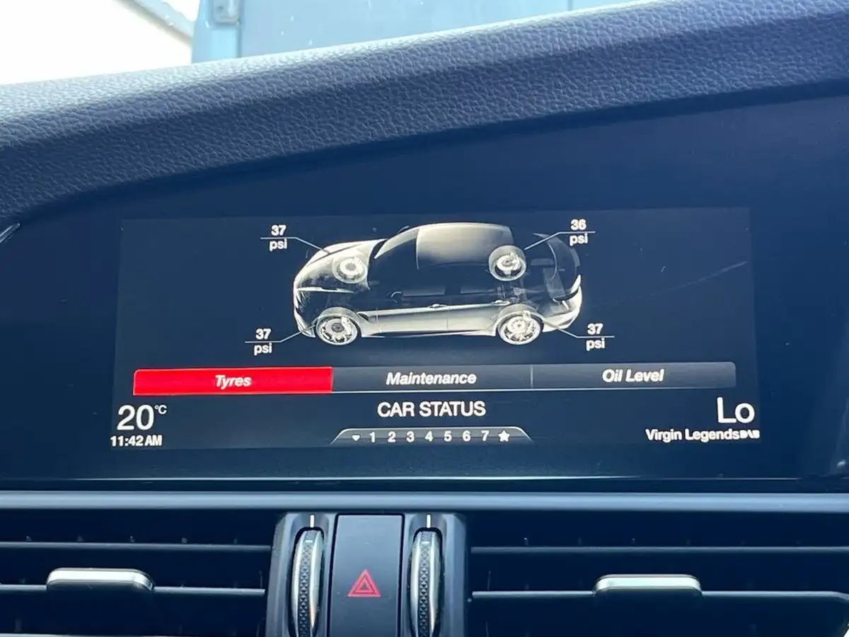 2018-alfa-romeo-giulia-20-veloce-big-19
