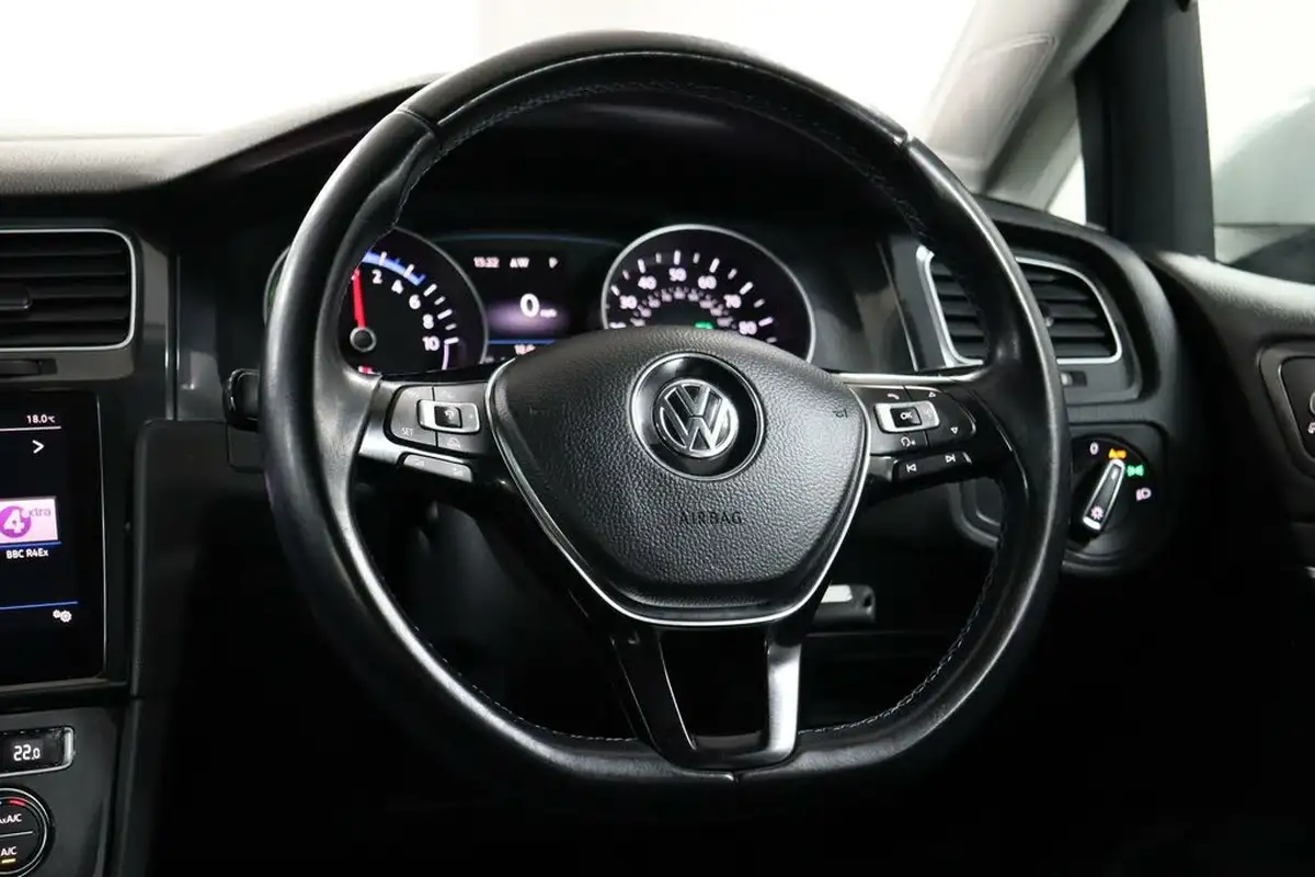 2018-volkswagen-golf-e-e-golf-big-42