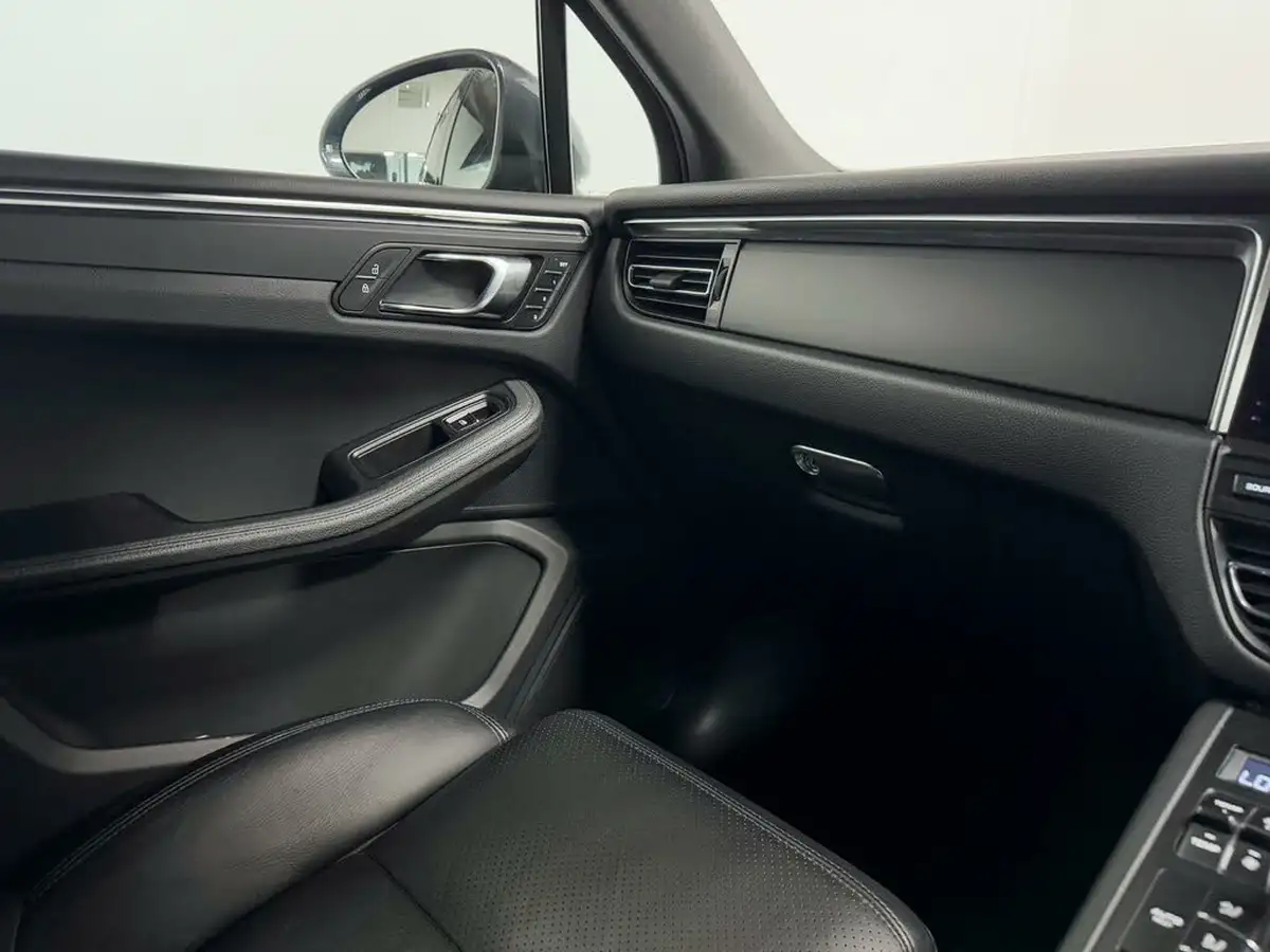 2019-porsche-macan-20-big-26