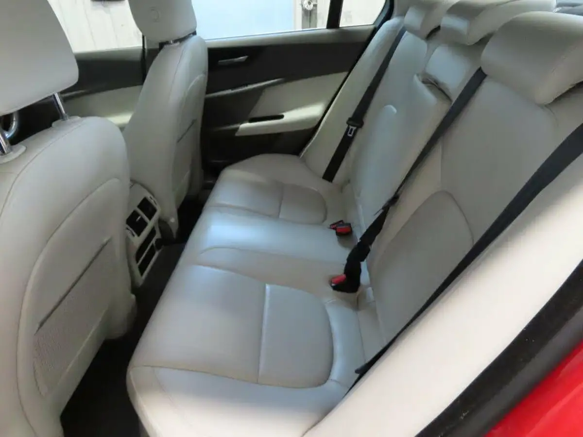 2018-jaguar-xe-20i-portfolio-300ps-awd-1997cc-big-6