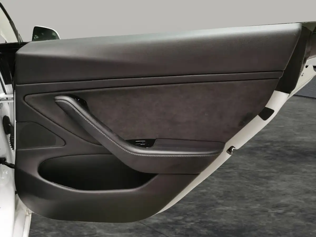 2020-tesla-model-3-e-long-range-big-29