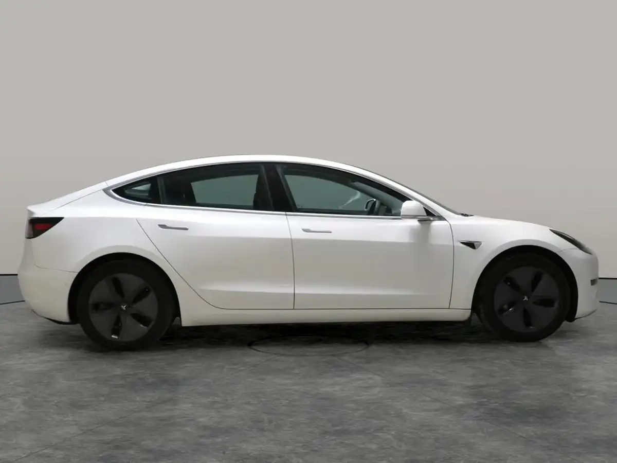 2020-tesla-model-3-e-long-range-big-10