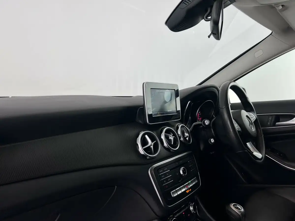 2018-mercedes-benz-gla-class-16-gla-200-se-154bhp-big-17