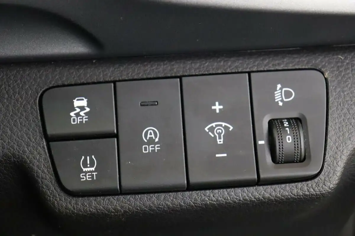 2021-kia-stonic-10-t-gdi-connect-big-32