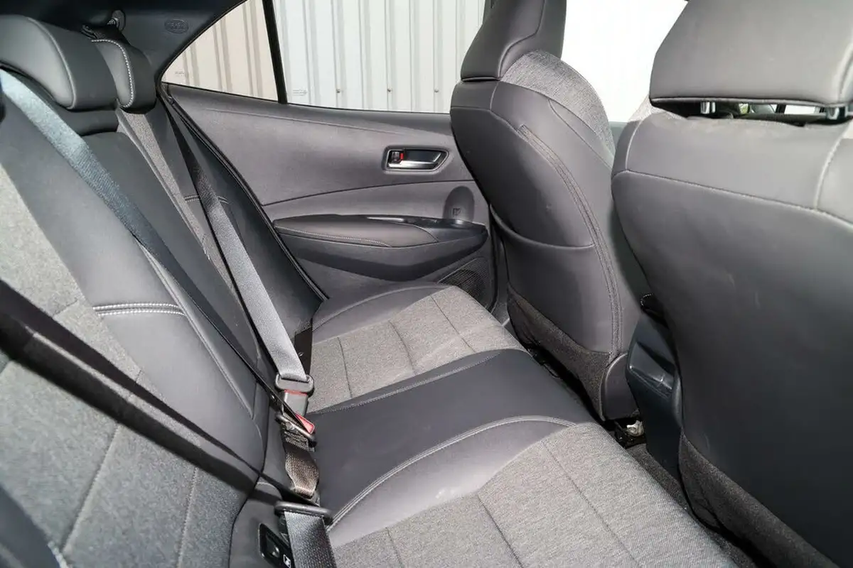 2022-toyota-corolla-18-vvt-i-design-120bhp-trk-hatchback-5d-big-12