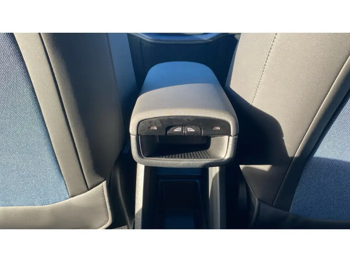 2024-volvo-ex30-e-single-motor-plus-extended-range-big-32
