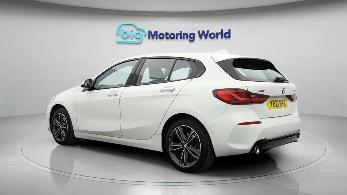 2021-bmw-1-series-20td-120d-xdrive-sport-lcp-big-4