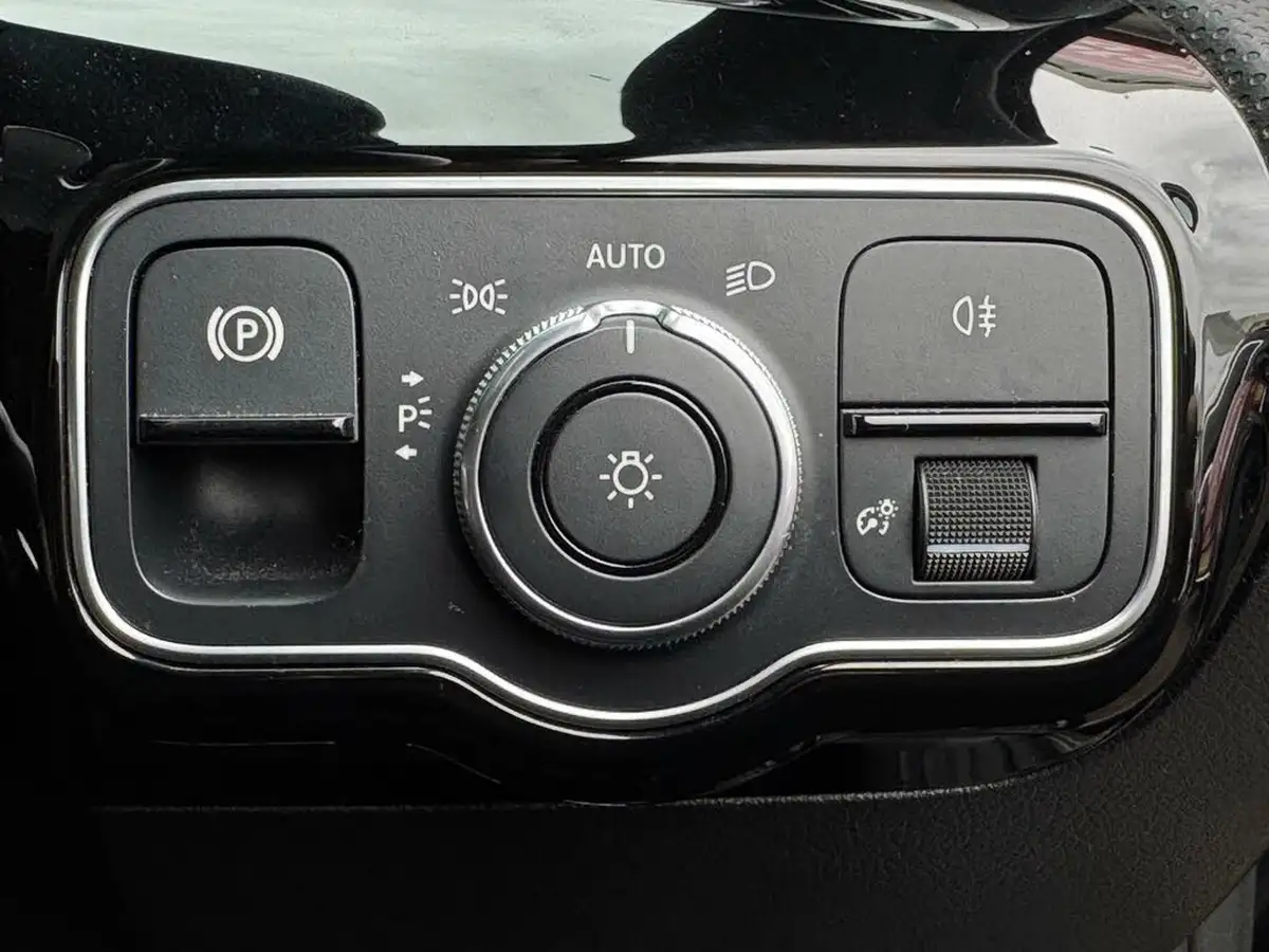 2019-mercedes-benz-a-class-15d-a180d-amg-line-saloon-4d-7g-dct-big-18