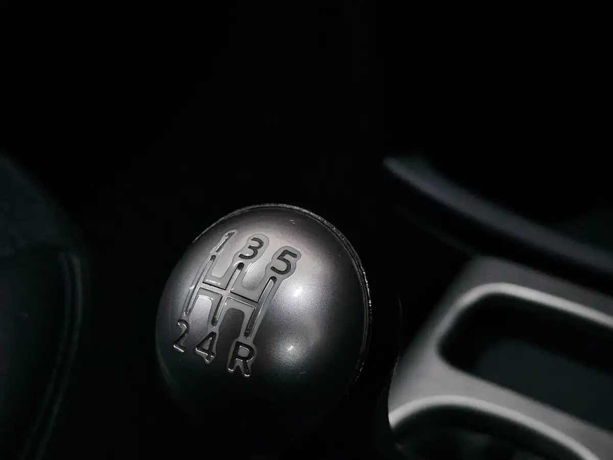 2012-nissan-note-14-n-tec-big-63