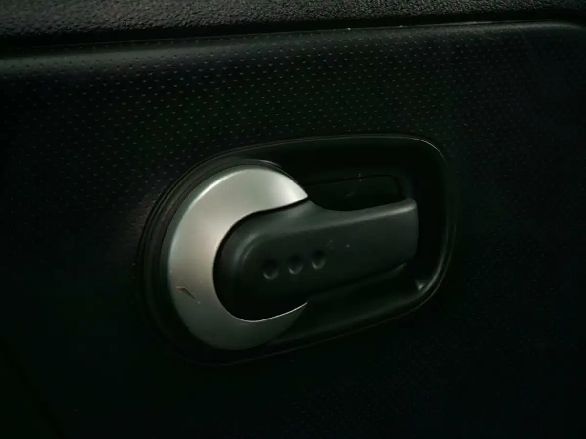 2012-nissan-note-14-n-tec-big-35