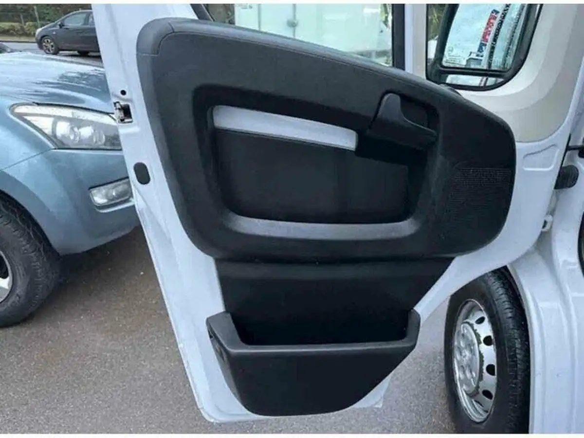 2021-peugeot-boxer-22-bluehdi-professional-335-l3-h2-140bhpeu6dt-panel-big-10