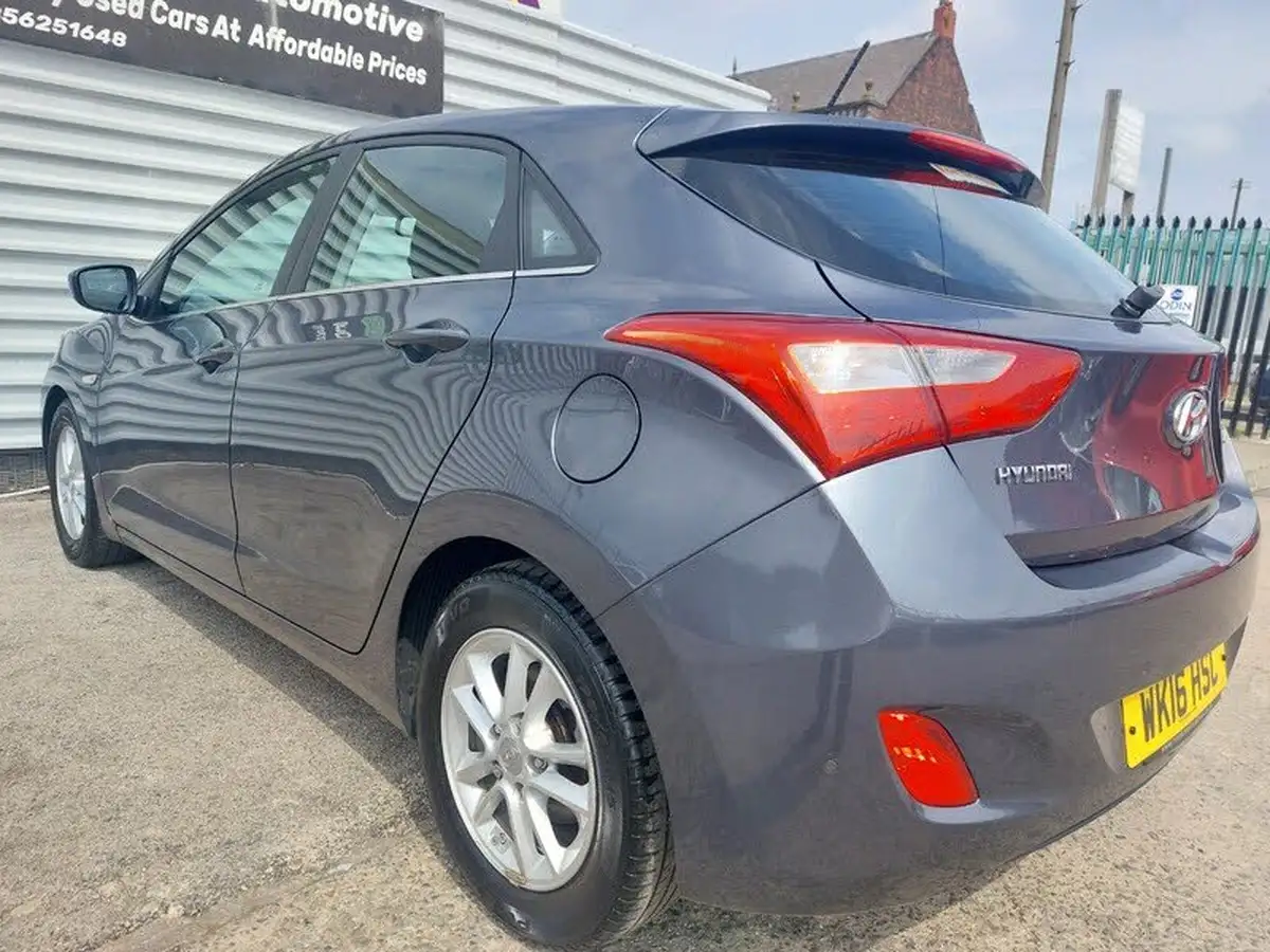 2016-hyundai-i30-16crdi-se-110ps-hatchback-big-4