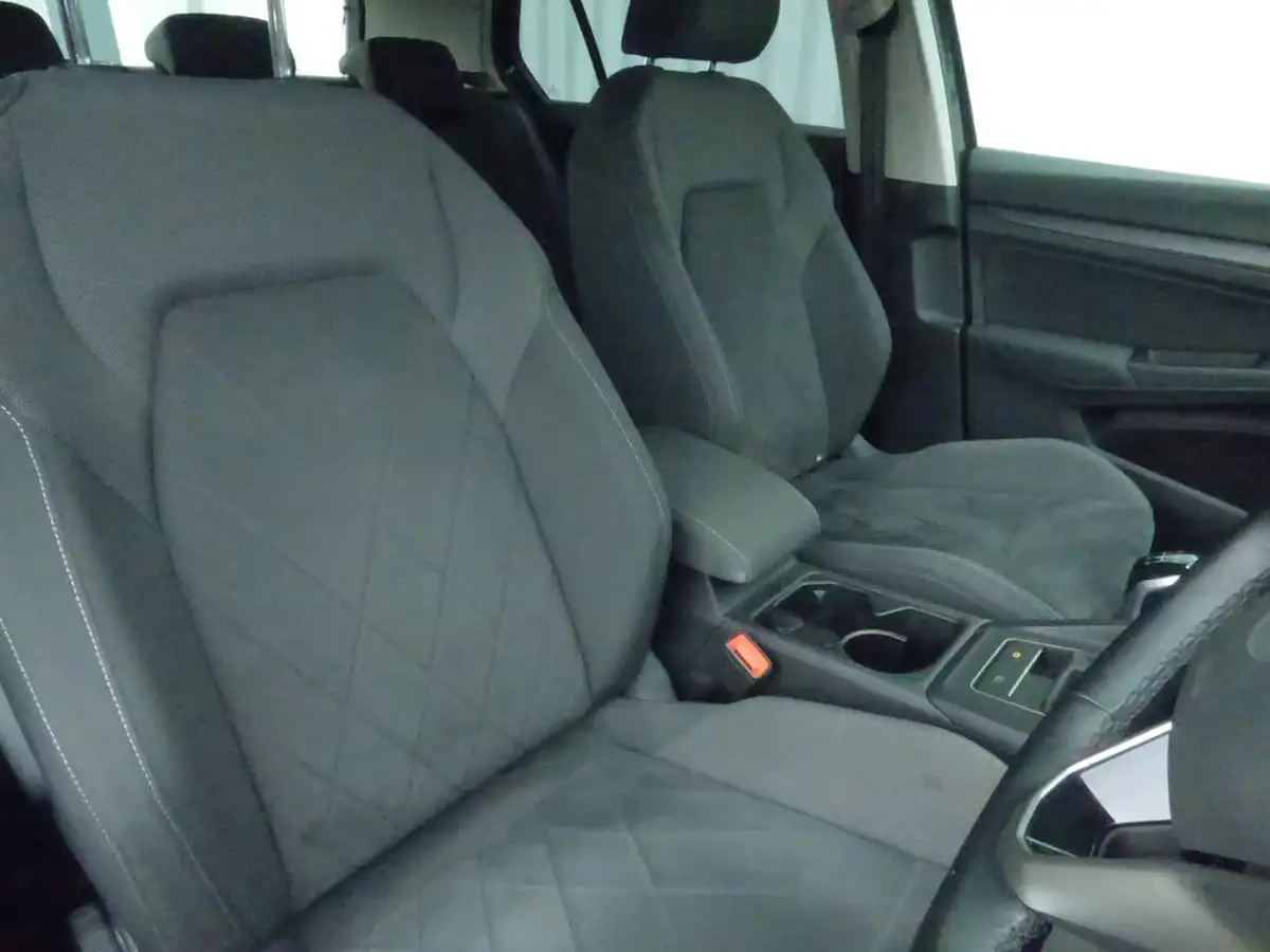 2020-volkswagen-golf-15-tsi-style-130ps-hatchback-big-8