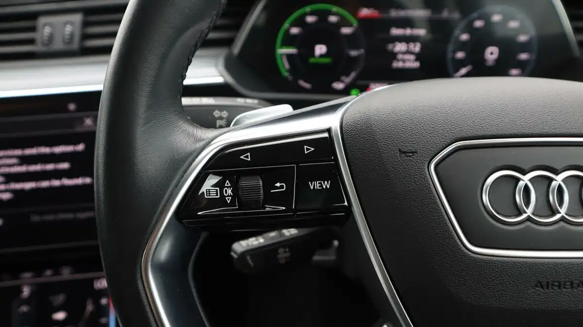 2021-audi-e-tron-50e-technik-station-wagon-big-30