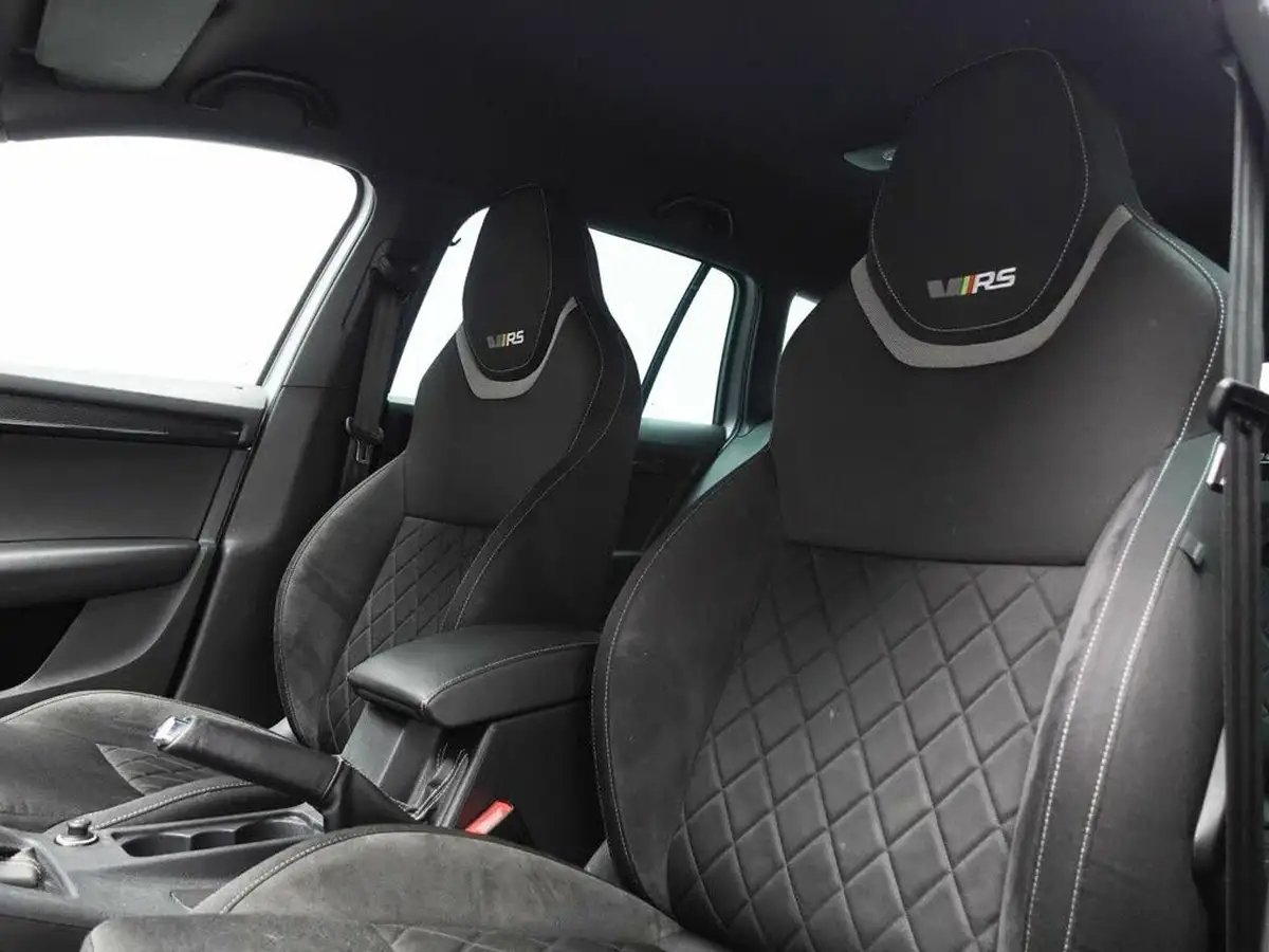 2017-skoda-octavia-20tdi-vrs-estate-dsg-big-14