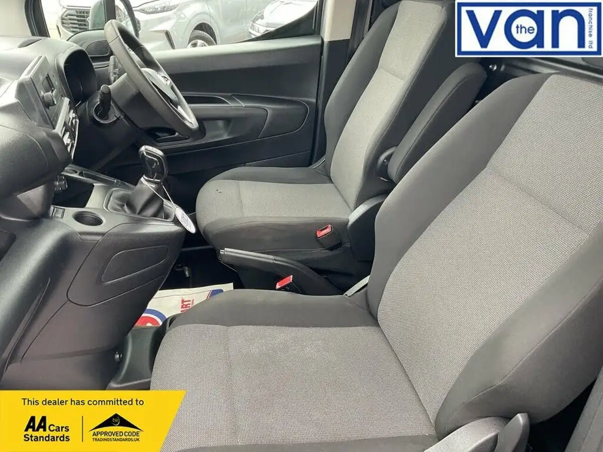2019-vauxhall-combo-15cdti-sportive-2300-16v-100pseu6dt-l1h1-panel-big-10