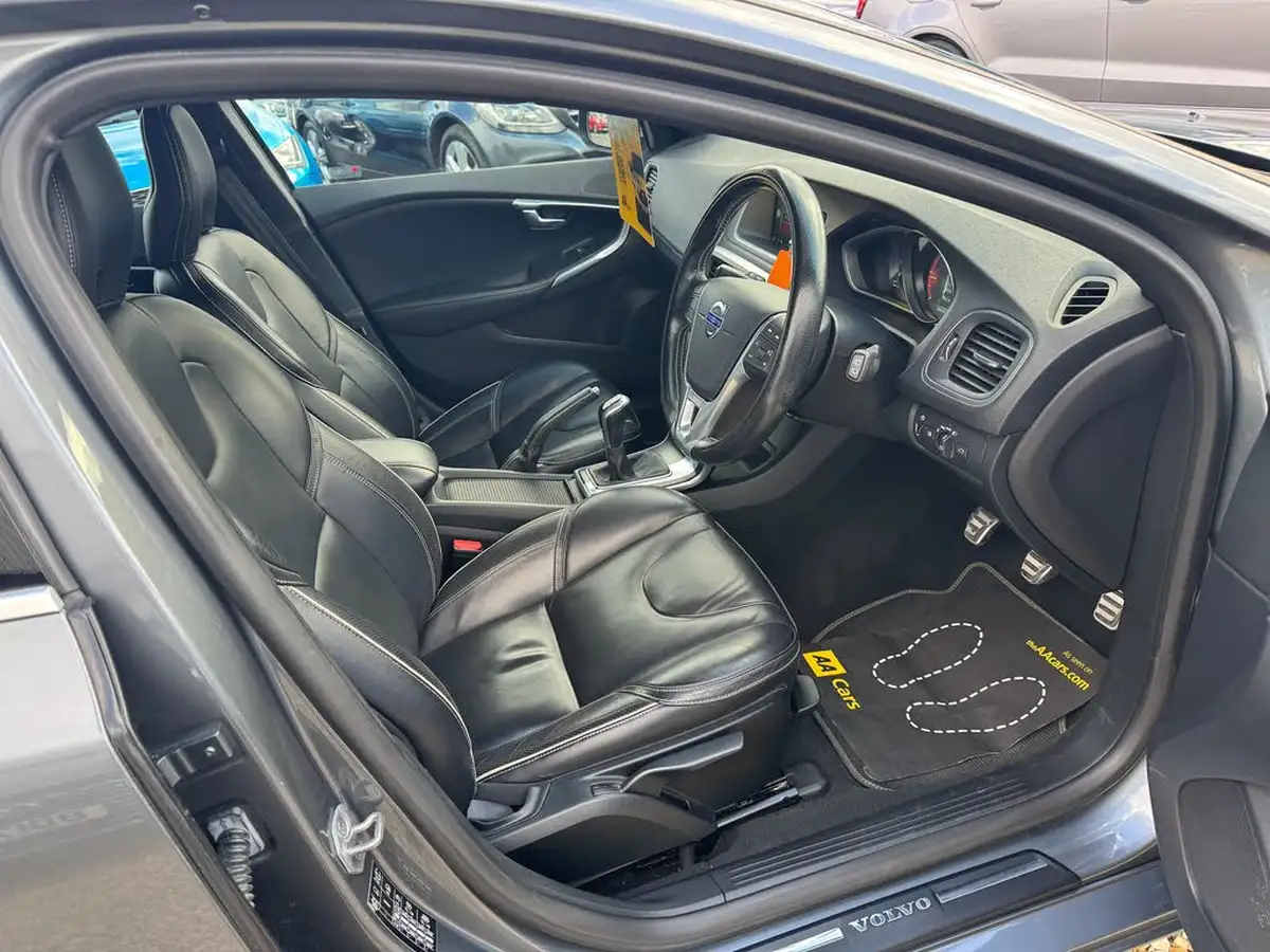 2015-volvo-v40-20td-d2-r-design-lux-nav-big-6