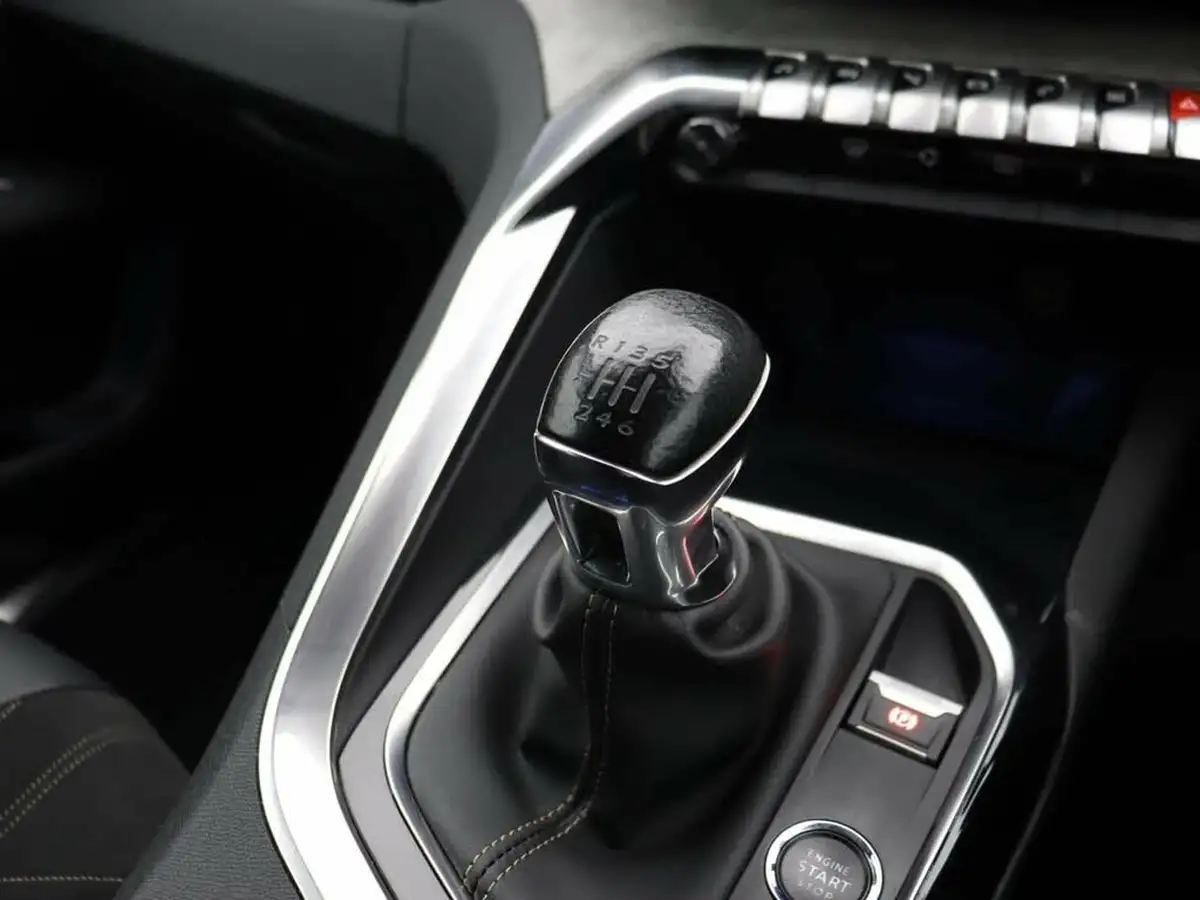 2021-peugeot-3008-suv-12-puretech-gt-big-36