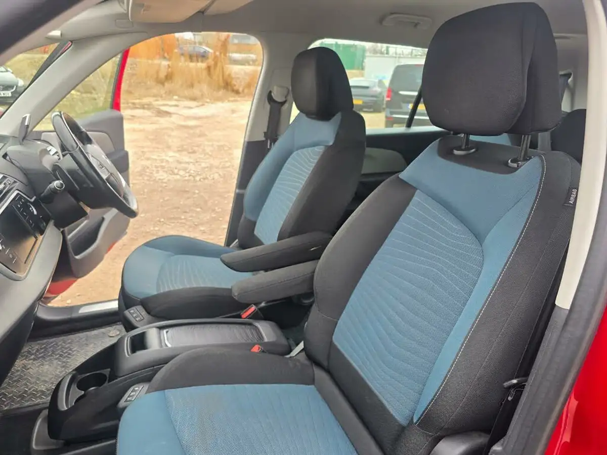 2016-citroen-grand-c4-picasso-16bluehdi-feel-eat6-big-46