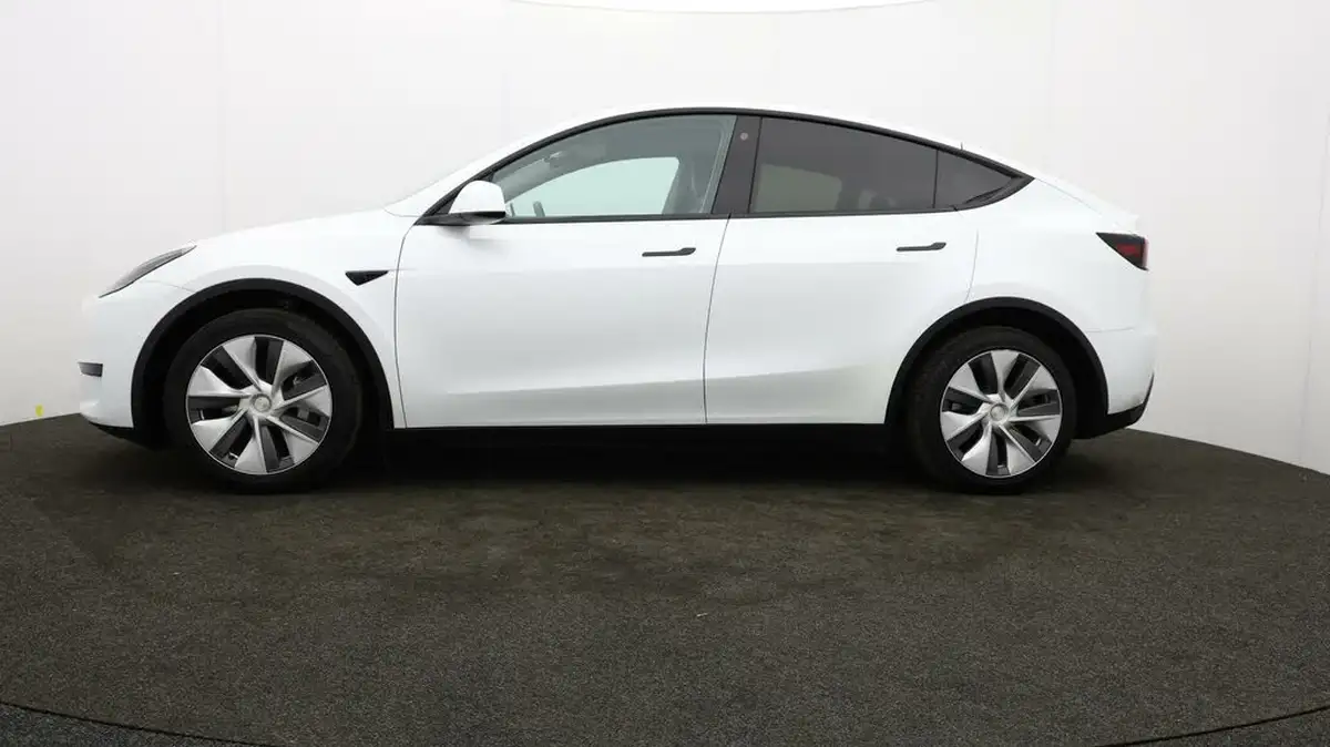 2023-tesla-model-y-e-rwd-big-61