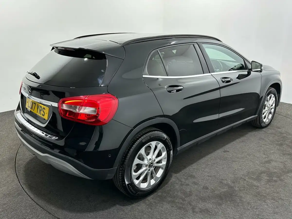 2017-mercedes-benz-gla-class-21d-gla-200d-se-executivess-7g-dct-big-49