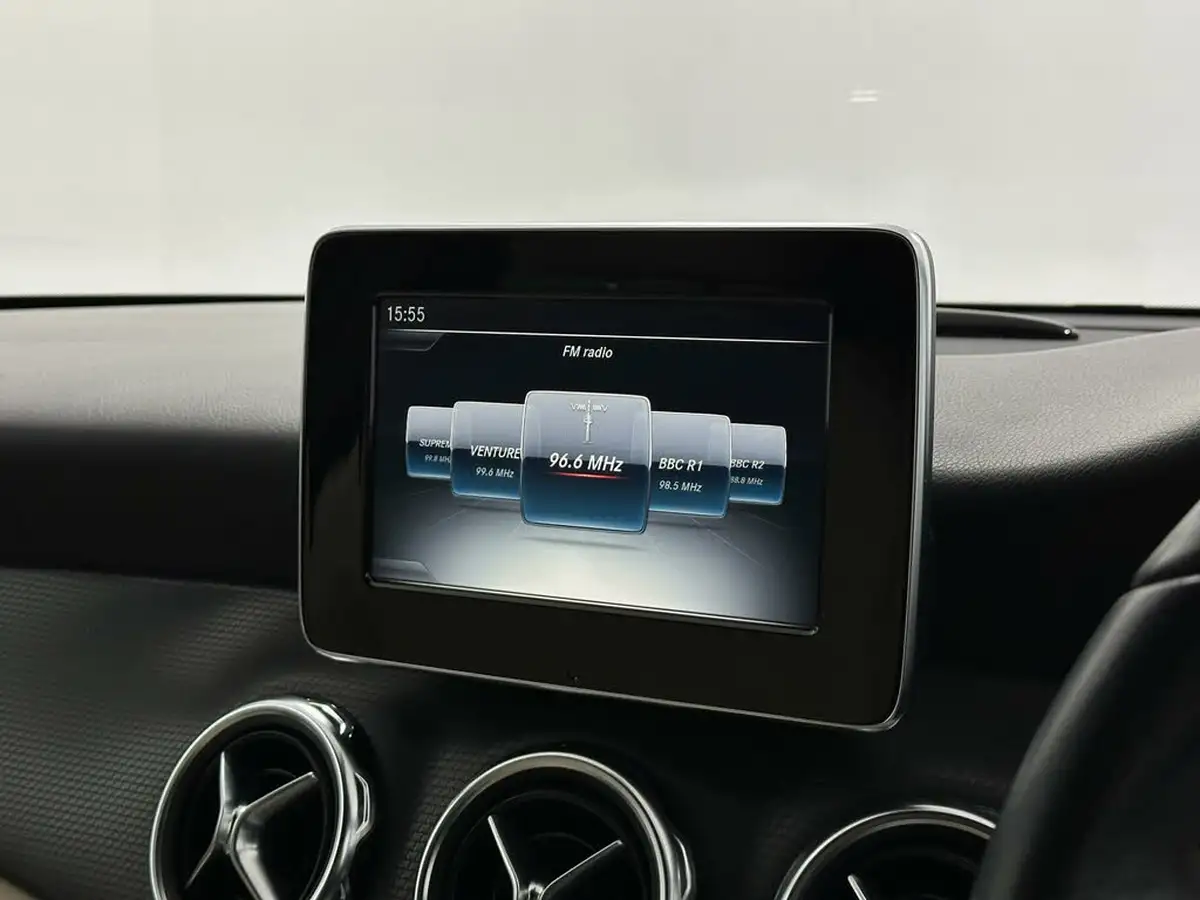 2017-mercedes-benz-gla-class-21d-gla-200d-se-executivess-7g-dct-big-25