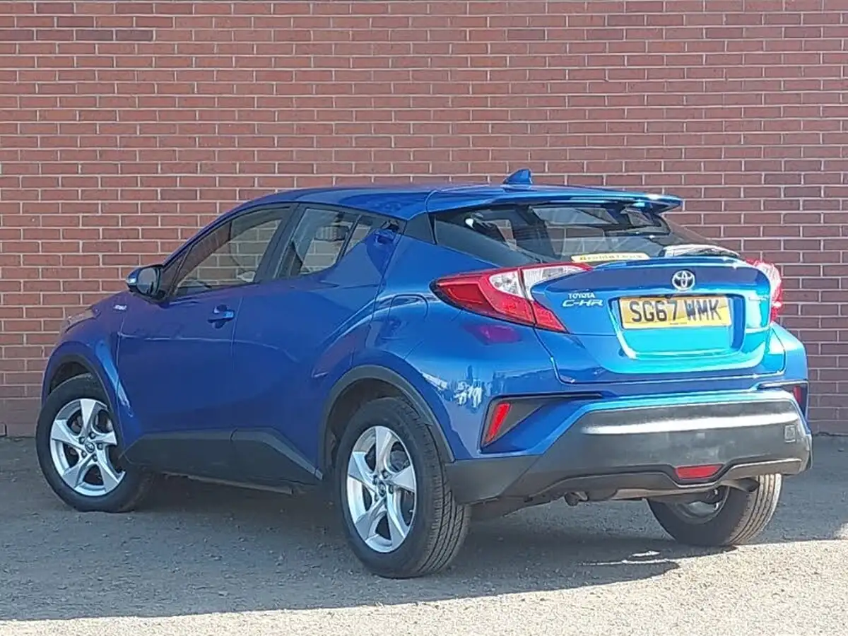 2017-toyota-c-hr-18-vvt-i-icon-big-1