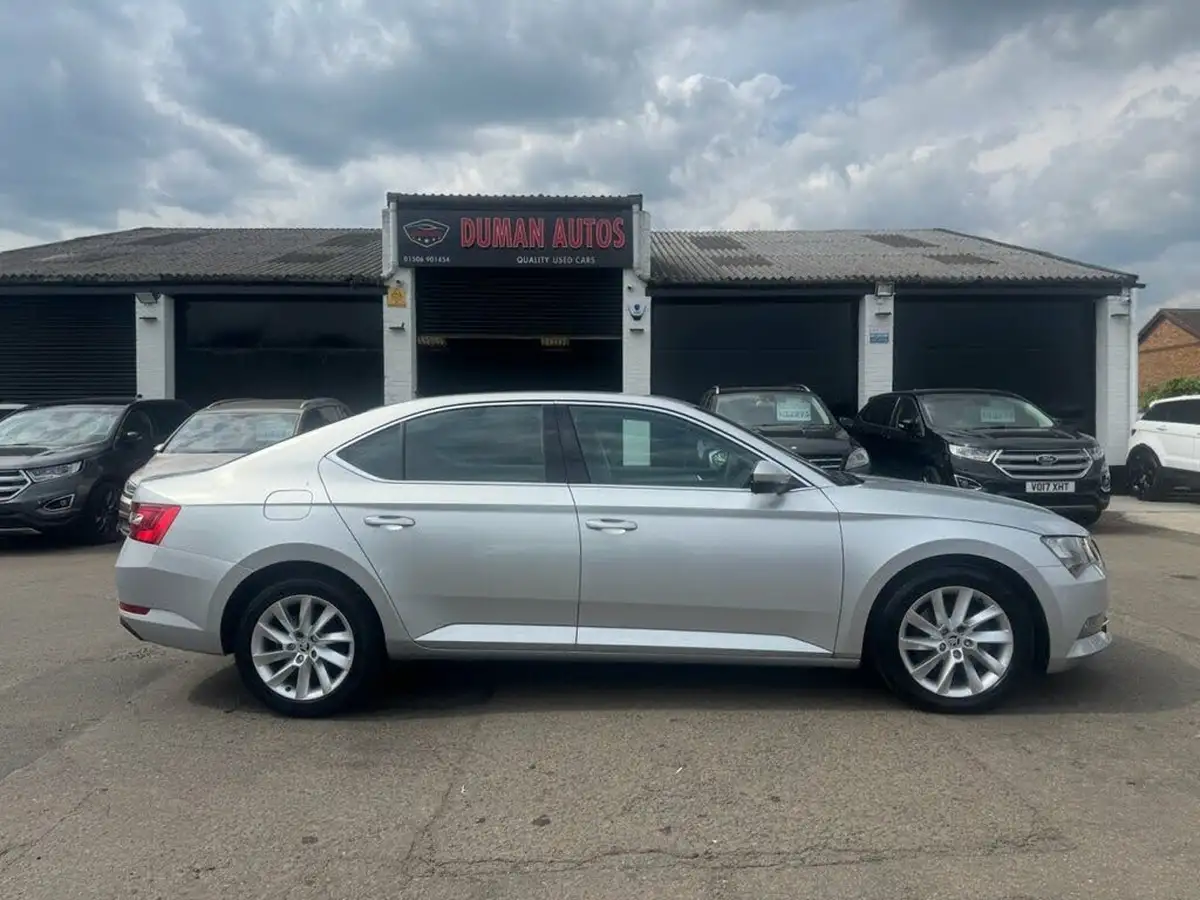 2018-skoda-superb-20tdi-scr-se-hatchback-dsg-big-7