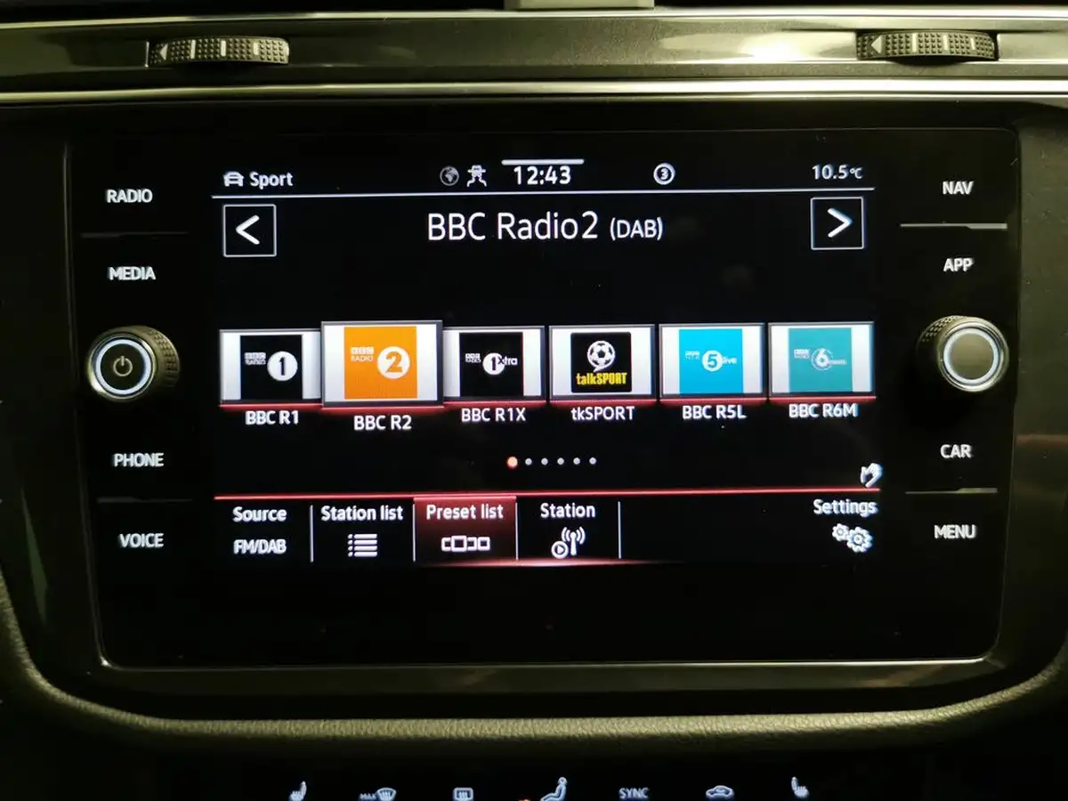 2023-volkswagen-tiguan-15-tsi-r-line-edition-big-6