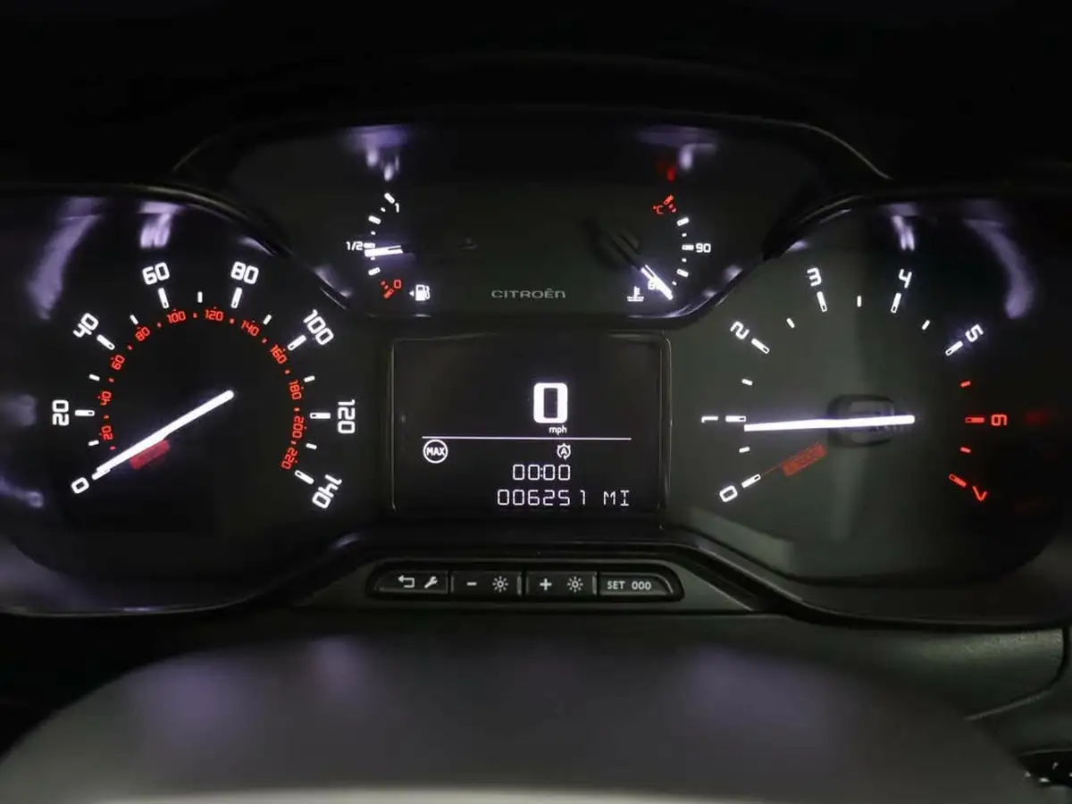 2023-citroen-c3-12-puretech-c-series-edition-83ps-ss-big-10