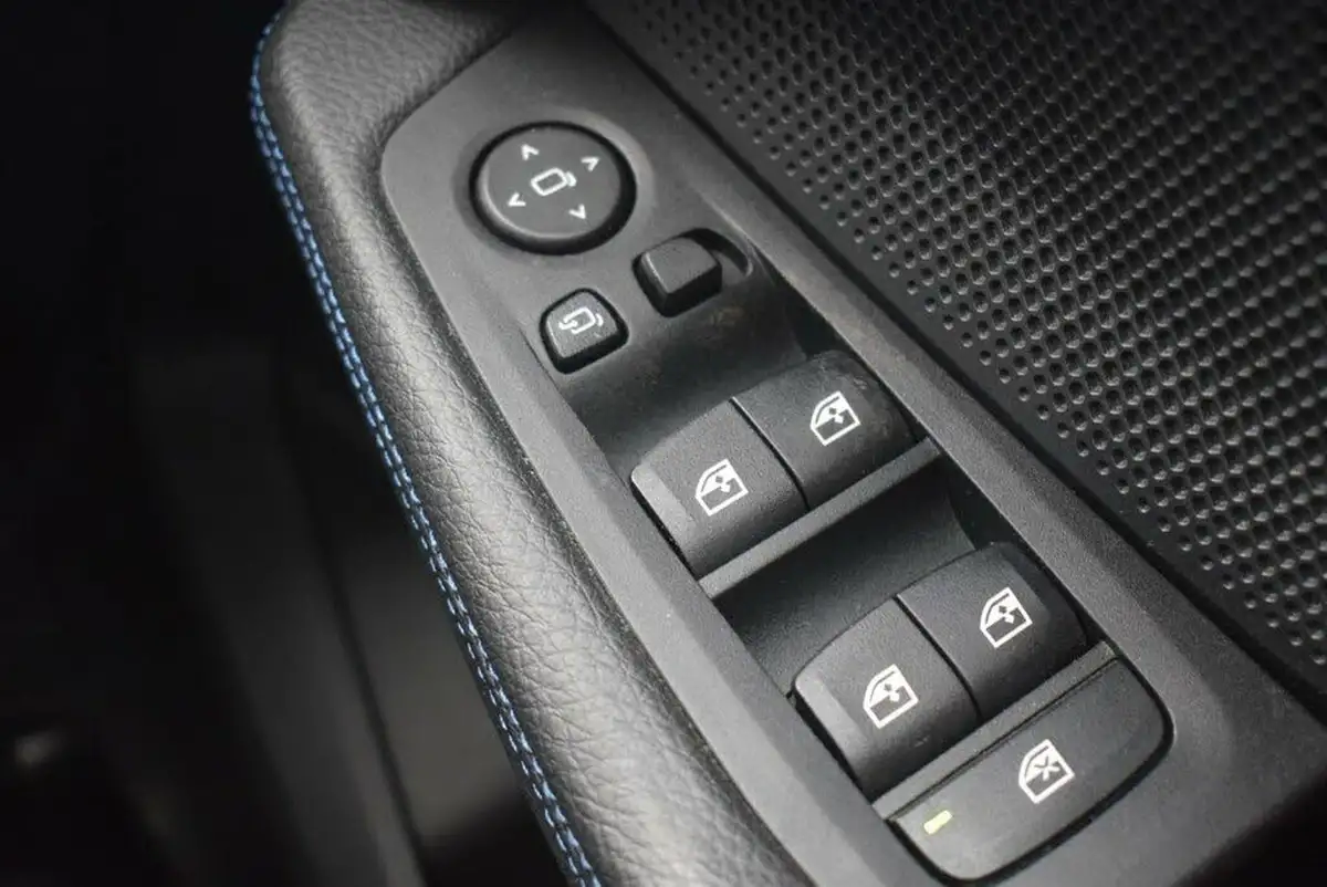 2022-bmw-1-series-15-118i-m-sport-lcp-dct-big-24