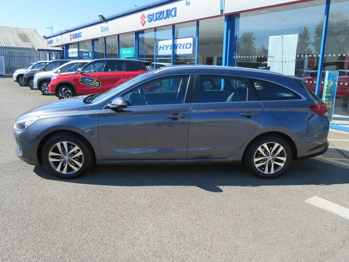 2018-hyundai-i30-10-t-gdi-se-tourer-big-6