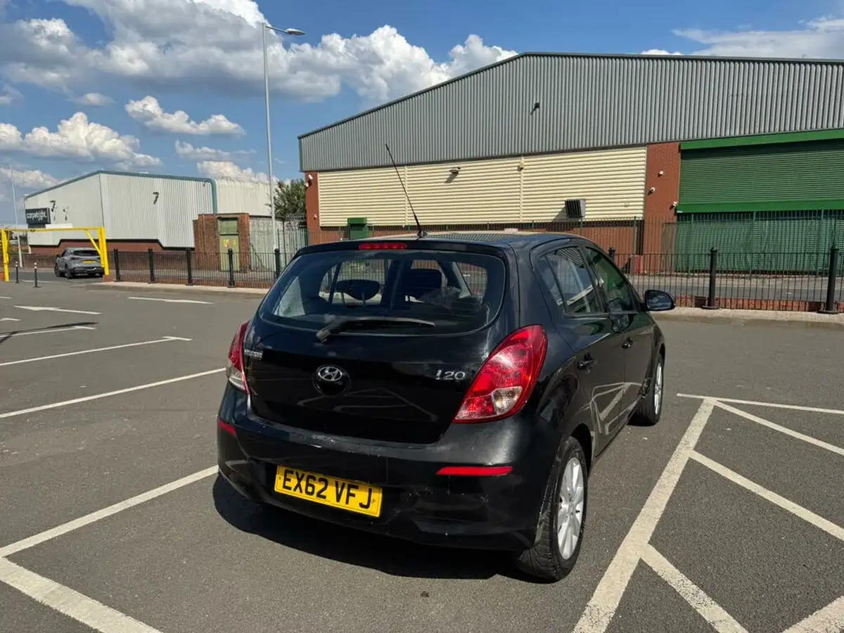 2012-hyundai-i20-12-active-5d-big-10