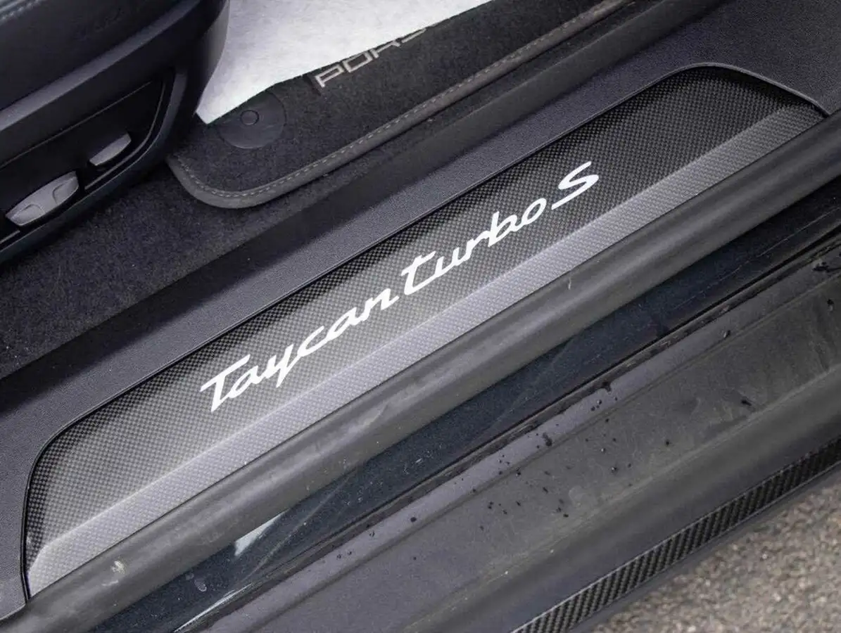 2020-porsche-taycan-e-turbo-s-big-14